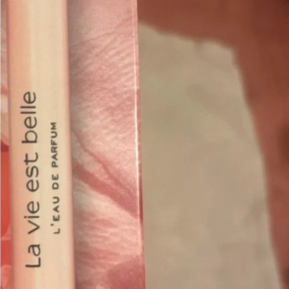 La Vie Est Belle Perfume - Elegant Gold - Picture 3 of 3